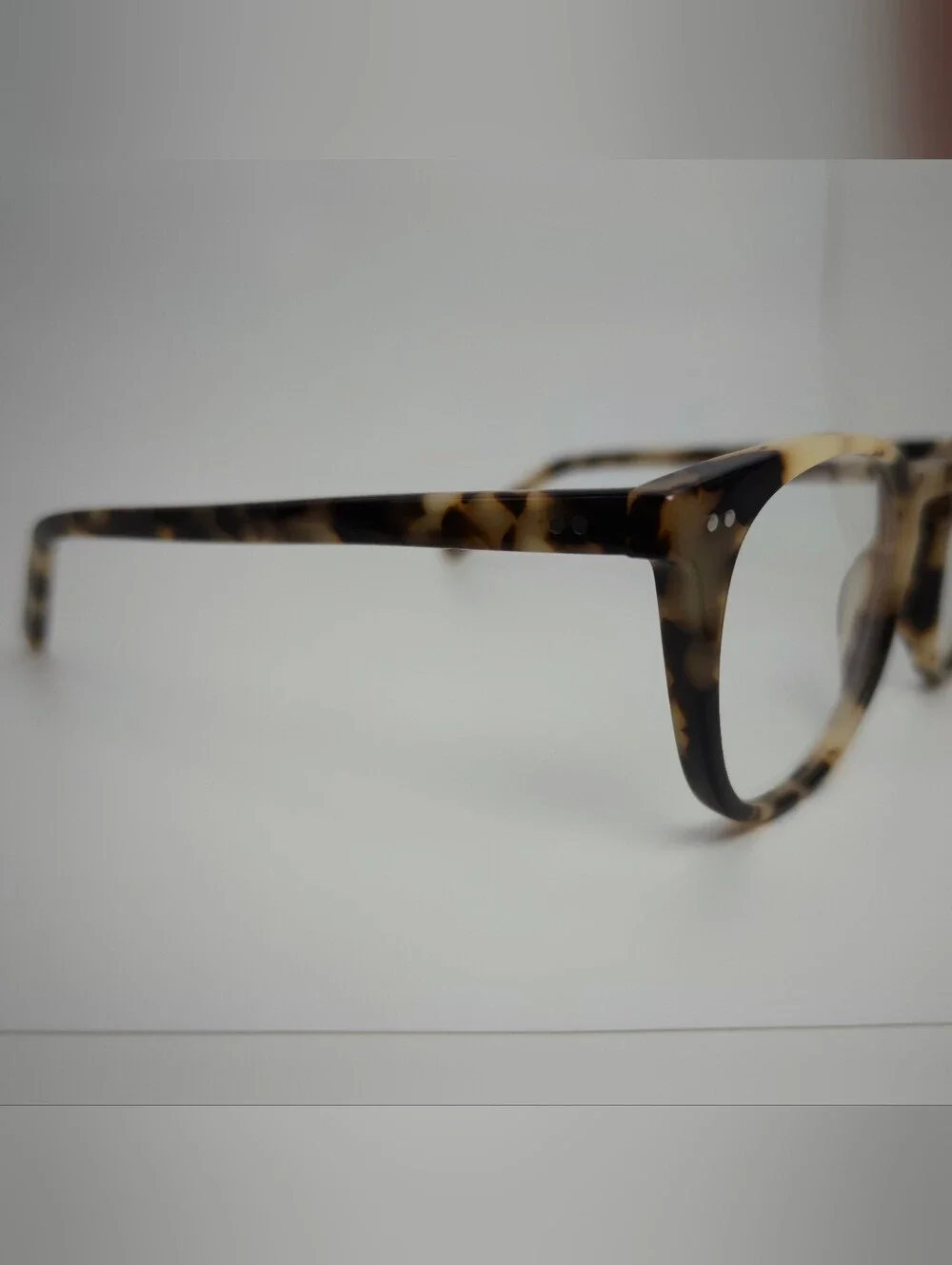 Ona. RFLKT. Tortoiseshell Round Eyeglass Frames. Beige/Brown/Maroon.